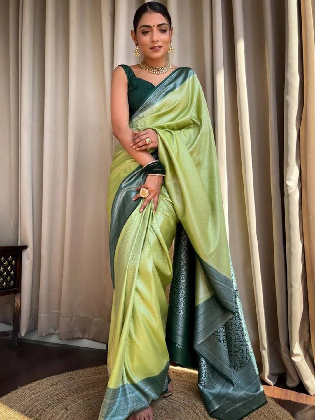 

Fabdeal Woven Design Zari Kanjeevaram Saree, Lime green