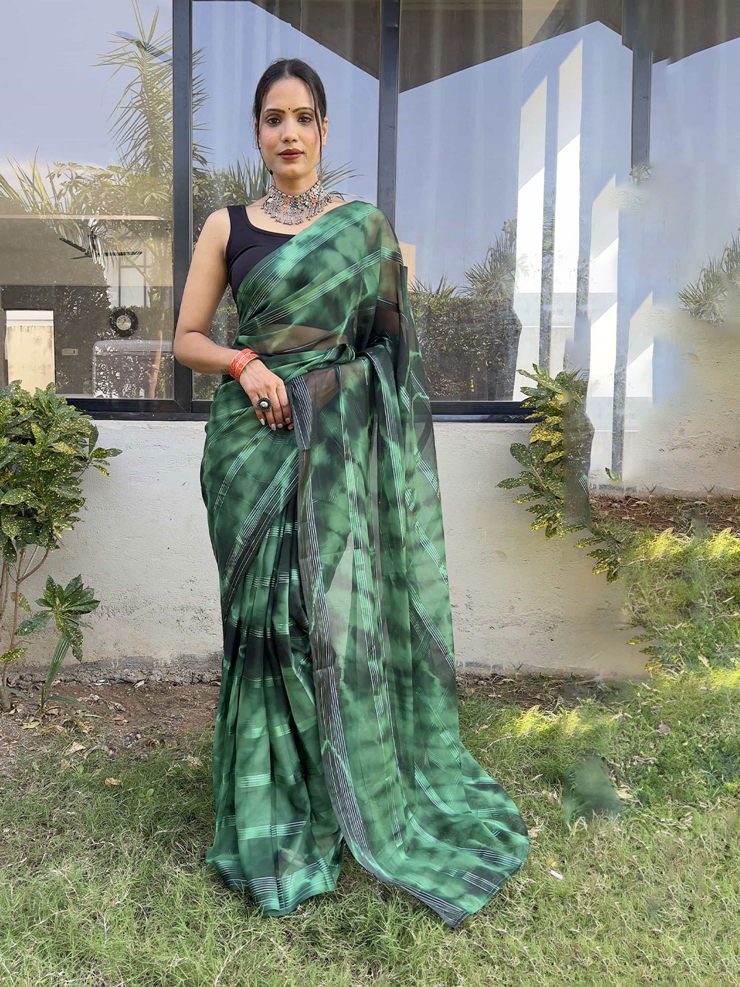 

DIVASTRI Tie and Dye Pure Georgette Ready to Wear Saree, Green