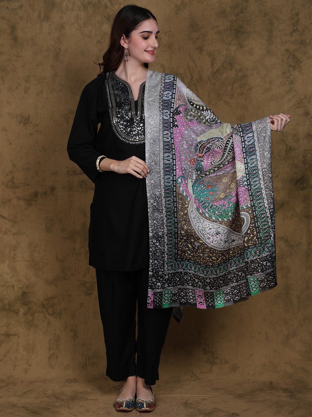 

Exotic India Diamond Weave Stole with Multicolor Kani Printed Flowers from Amritsar, Grey