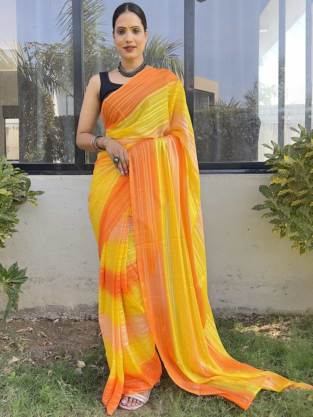 

DIVASTRI Women Pure Chiffon Ready to Wear Jamdani Saree, Yellow