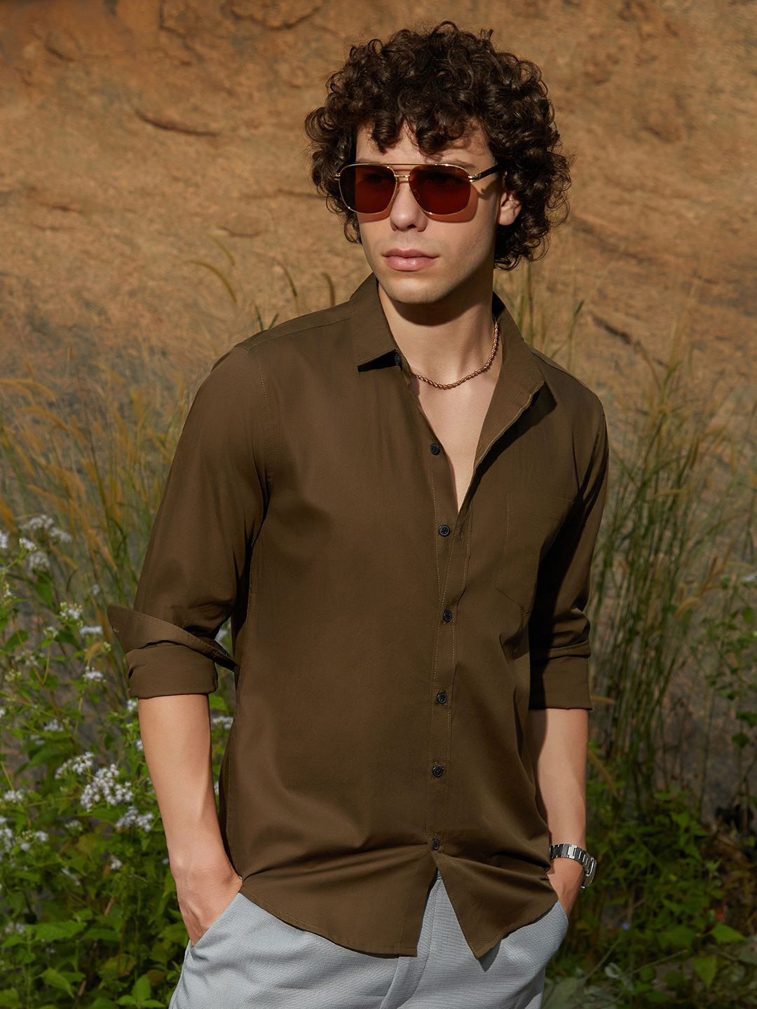 

Campus Sutra Men Comfort Fit Spread Collar Solid Casual Shirt, Brown