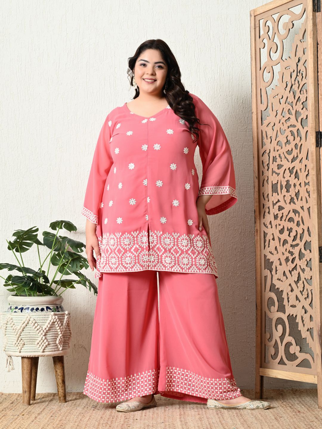 

PrettyPlus by Desinoor.comPlus Size Peach Embroidered Georgette Co-ord Set