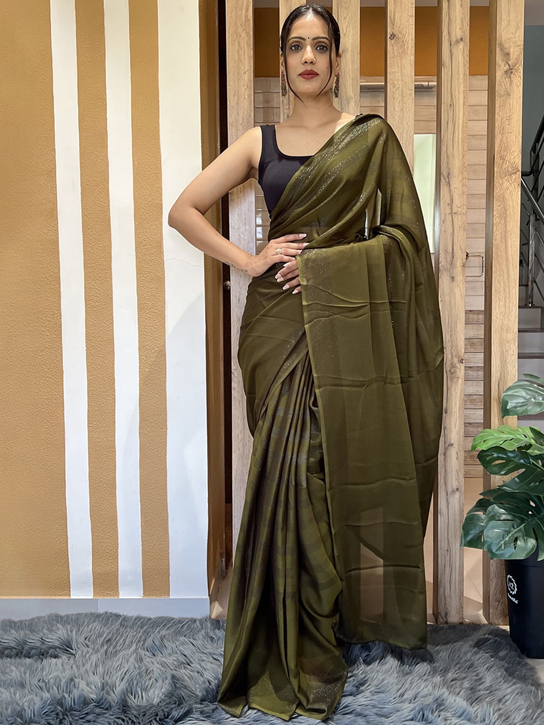 

DIVASTRI Pure Chiffon Zari Ready to Wear Saree, Green