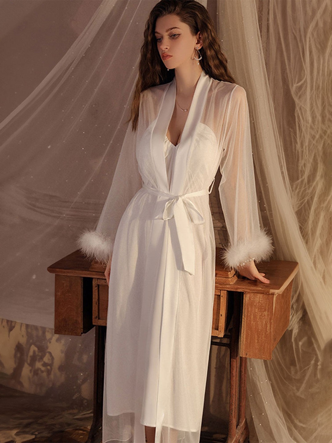 

LULU & SKY Shoulder Straps Nightdress With Robe, White