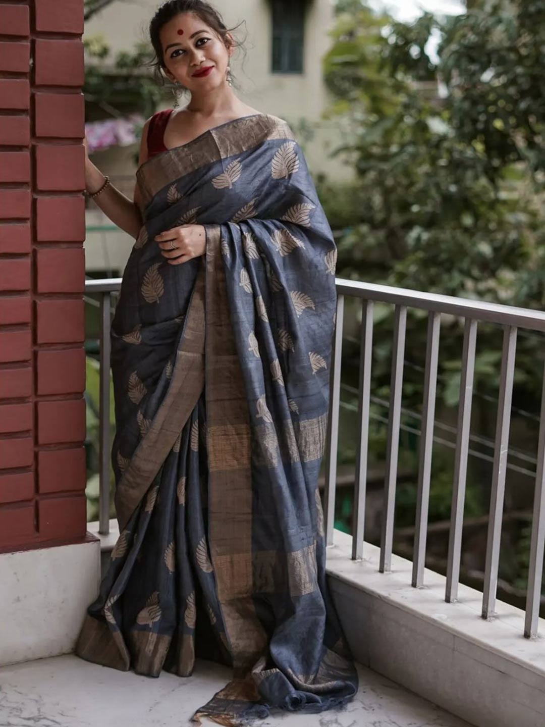 

Fabdeal Woven Design Zari Kanjeevaram Saree, Grey