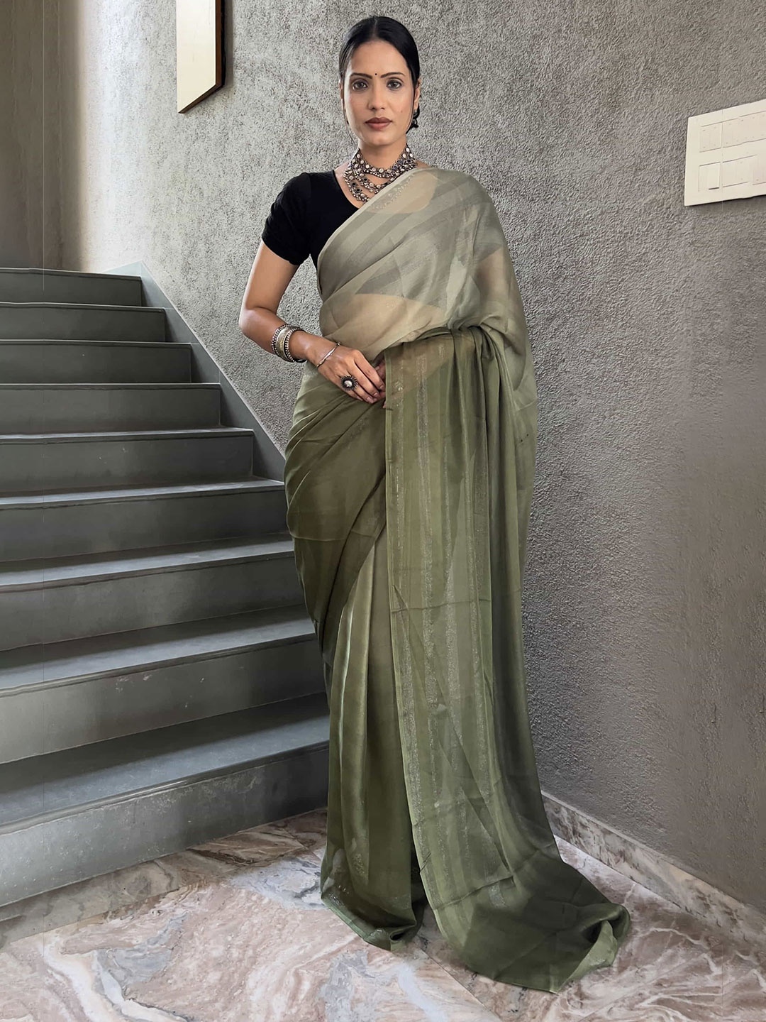 

DIVASTRI Ombre Pure Chiffon Zari Ready to Wear Saree, Green