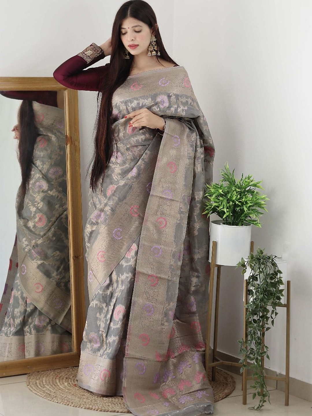 

Anouk Floral Woven Design Organza Saree, Grey