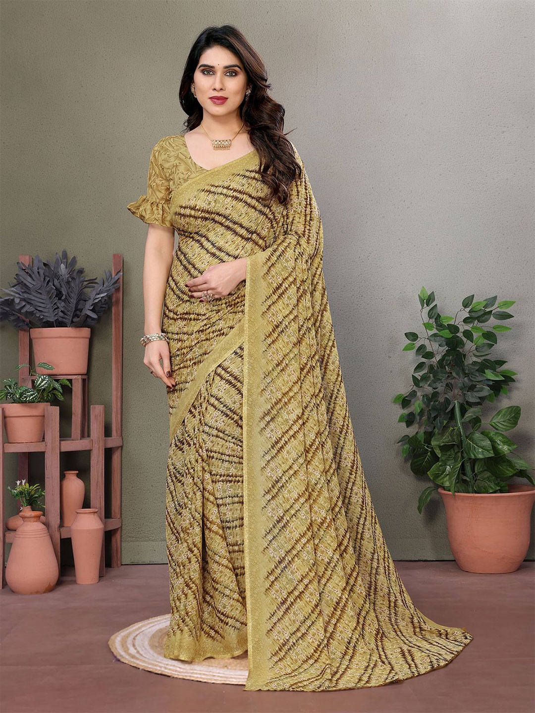 

Moda Rapido Floral Striped Printed Saree with Unstitched Blouse, Gold