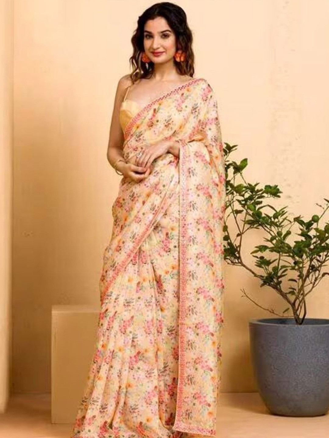 

Anouk Floral Printed Embroidered Mirror Work Saree, Pink