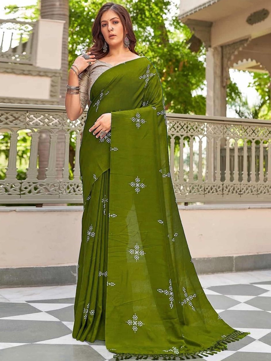 

APNISHA Floral Printed Pure Silk Banarasi Saree, Olive