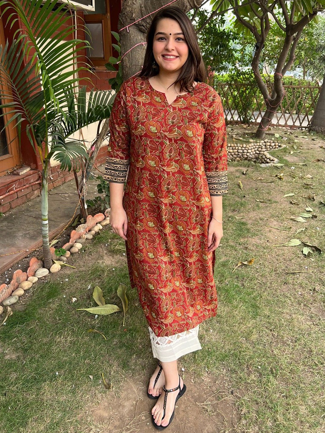 

Sanskritam Notch Neck Ethnic Motifs Printed Straight Cotton Kurta, Red