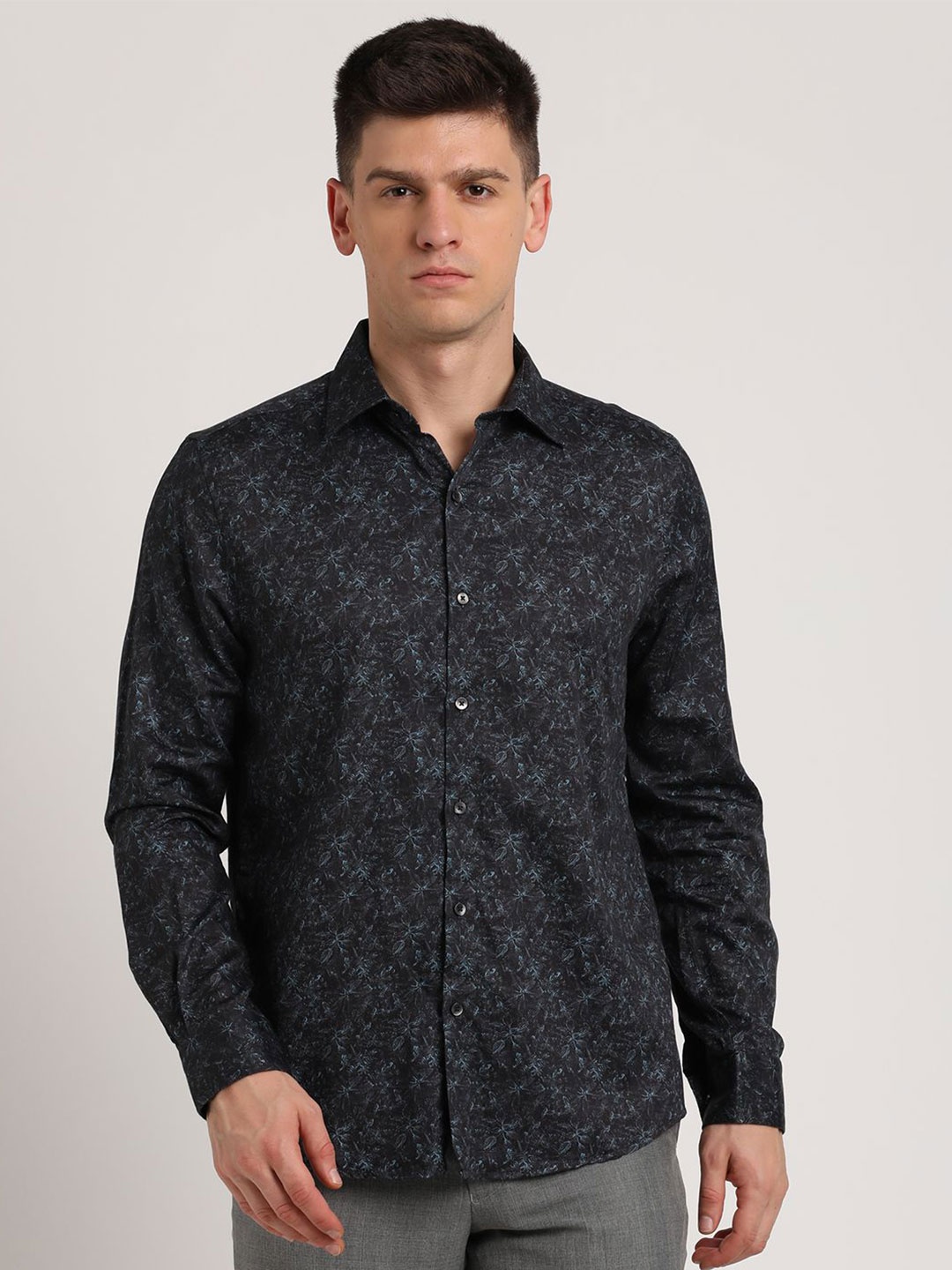 

Turtle Men Classic Spread Collar Floral Printed Cotton Casual Shirt, Black