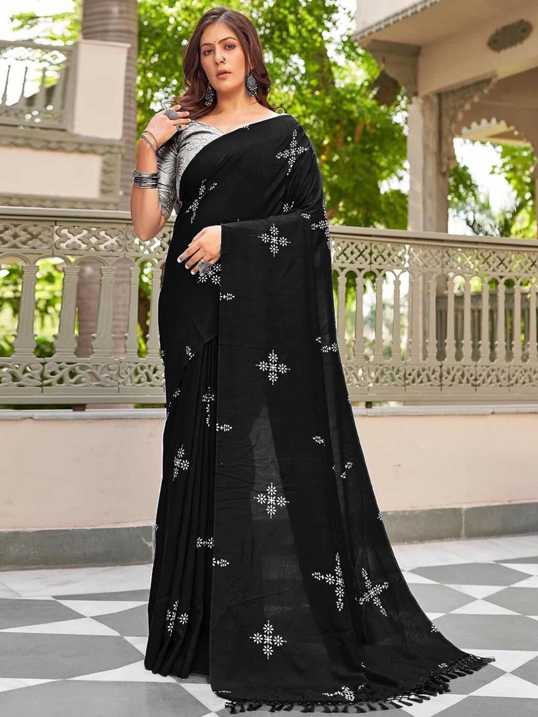 

Aika Floral Pure Silk Banarasi Saree, Black