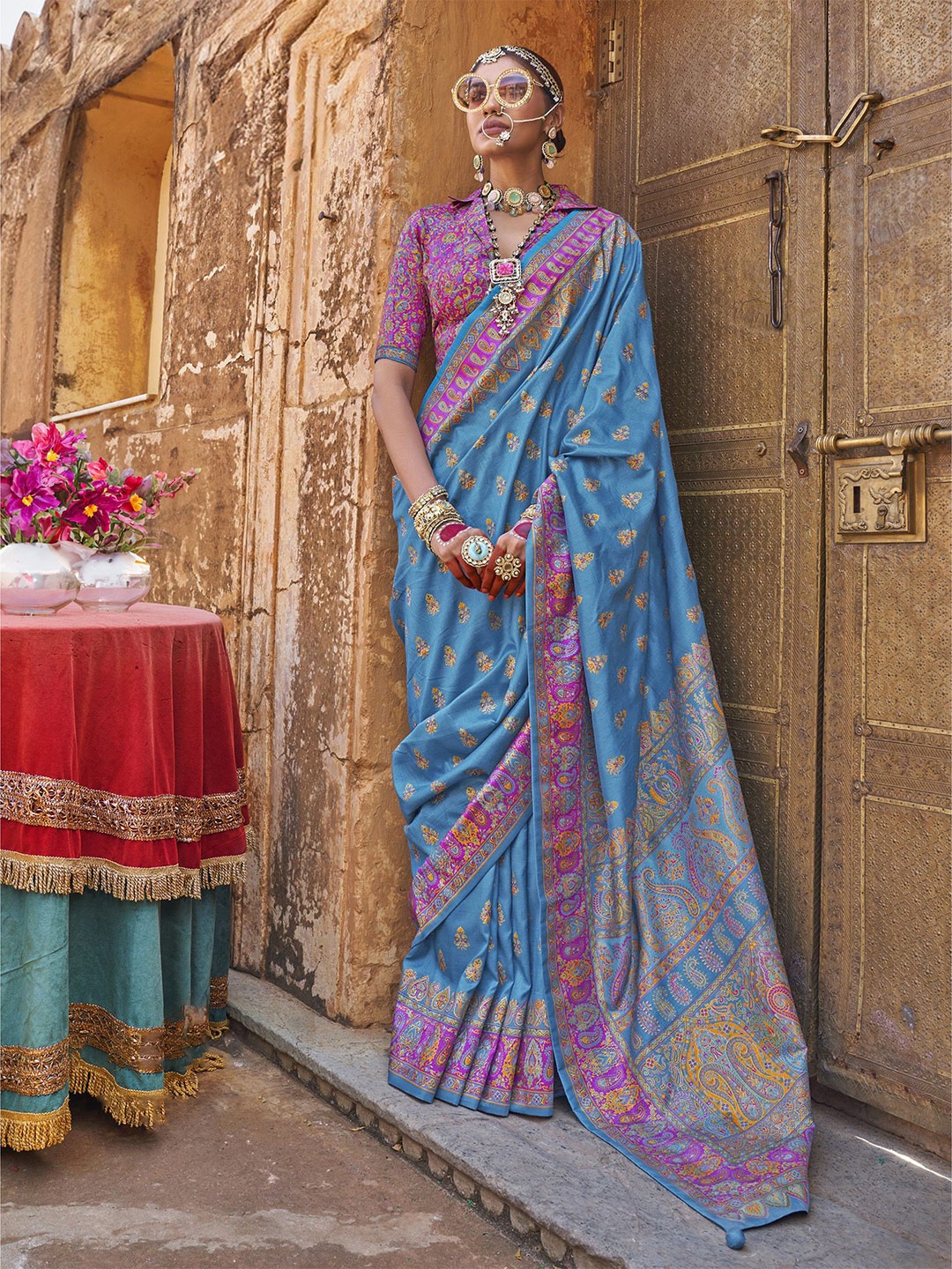 

elora Ethnic Motifs Silk Blend Saree, Blue