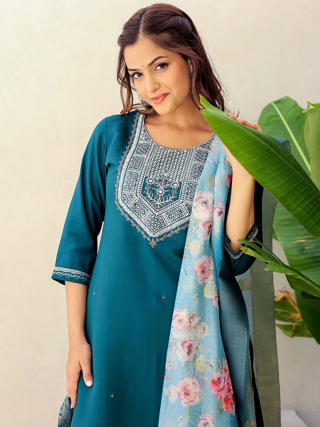 

Anouk Floral Embroidered Regular Pure Silk Straight Kurta with Trousers & Dupatta, Teal