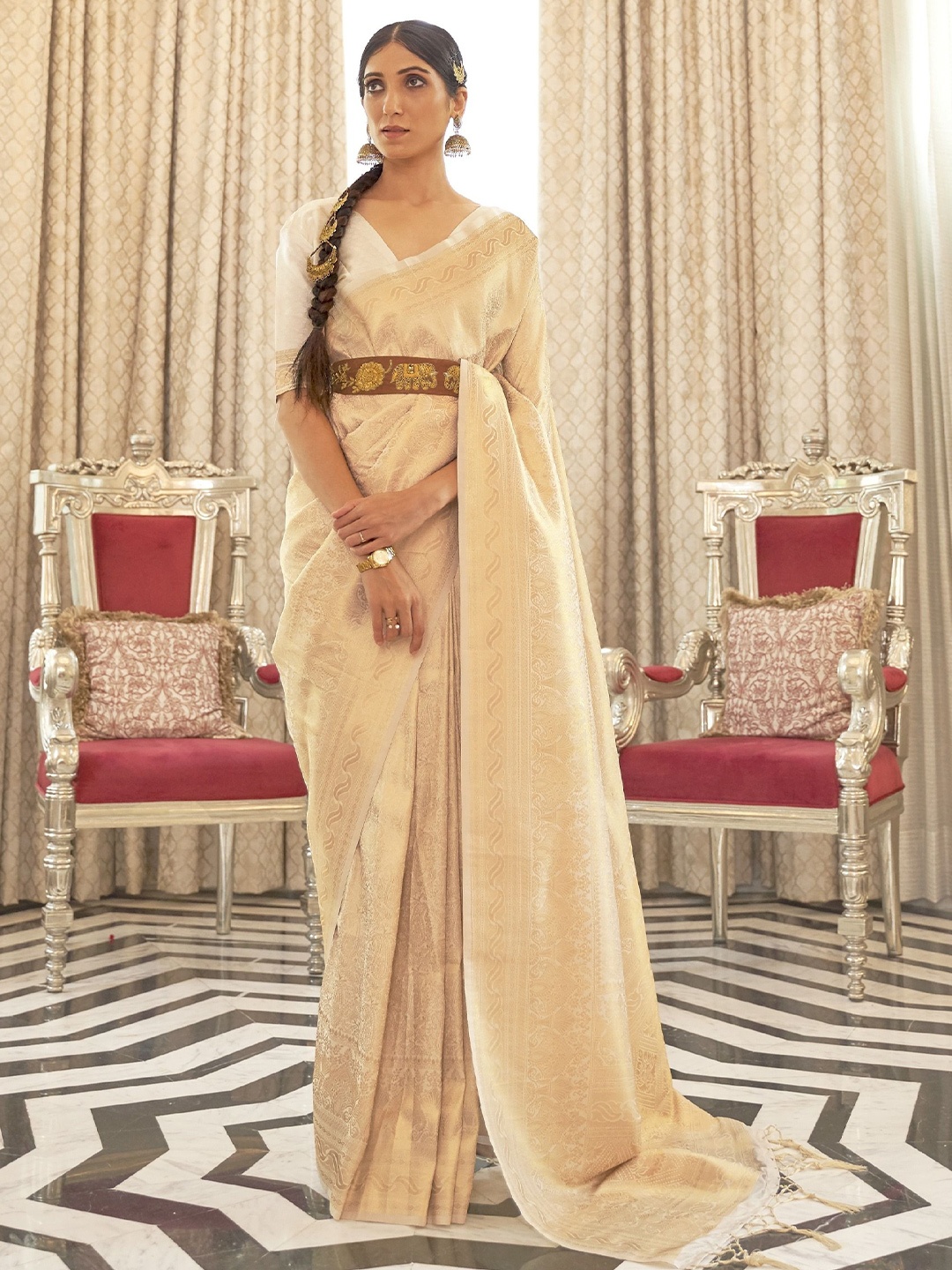 

Rujave Woven Design Zari Saree, Off white