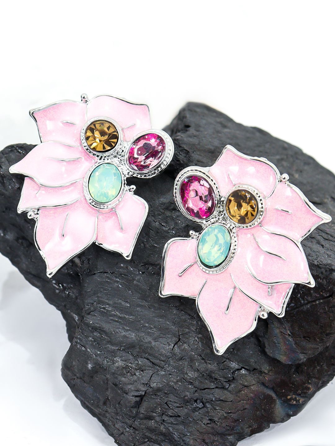 

FIMBUL Silver-Plated Floral Stainless Steel Rhinestone Studded Antique Studs, Pink