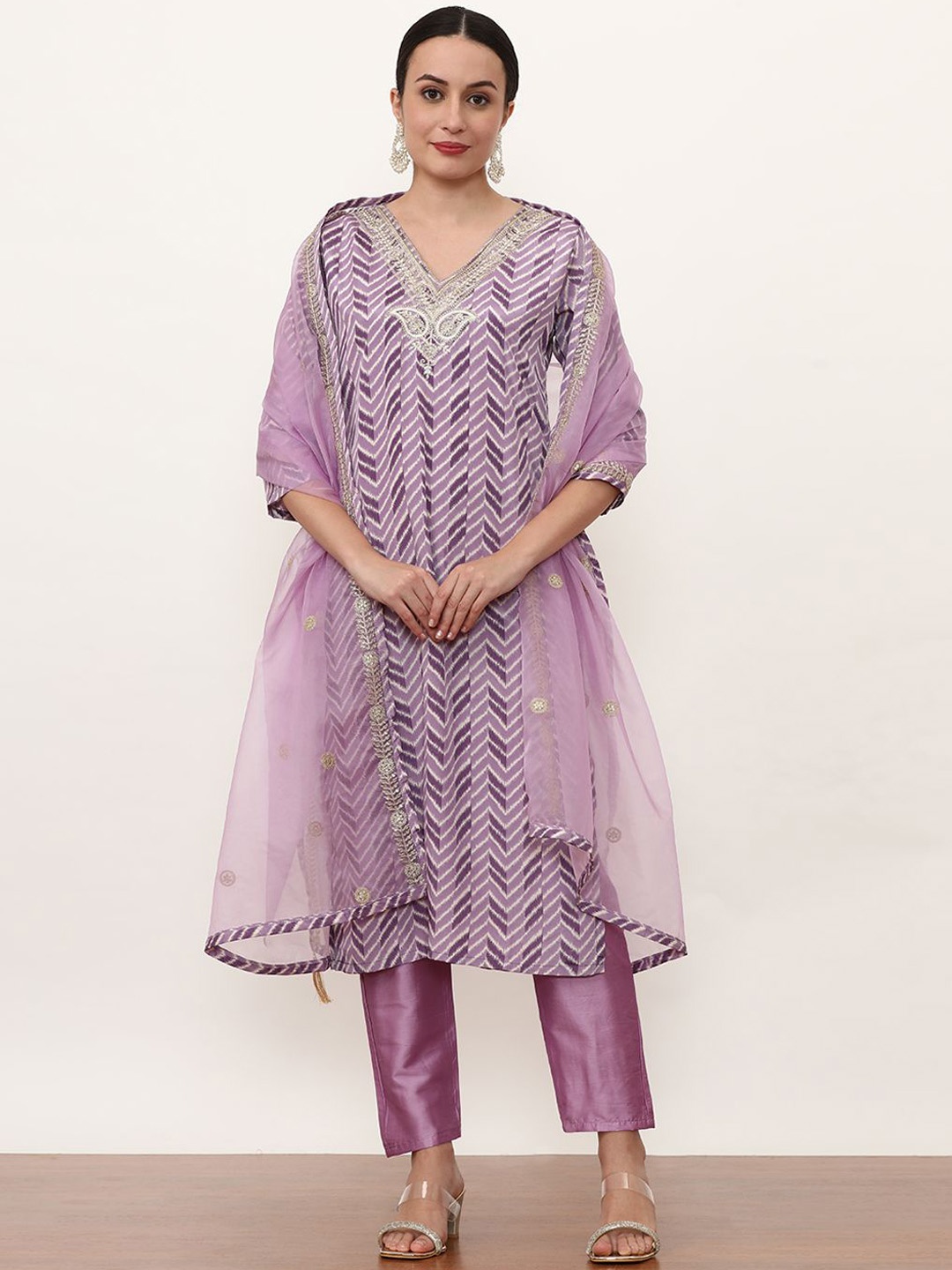 

Jaipur Kurti Women Ethnic Motifs Embroidered Regular Kurta with Trousers & With Dupatta, Lavender