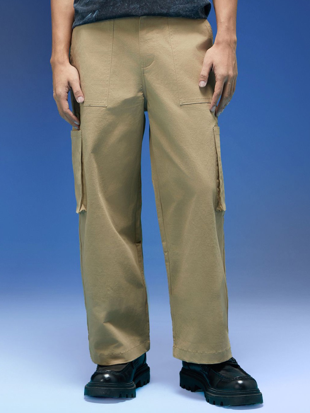 

VEIRDO Men Relaxed Straight Leg High-Rise Cargos, Beige