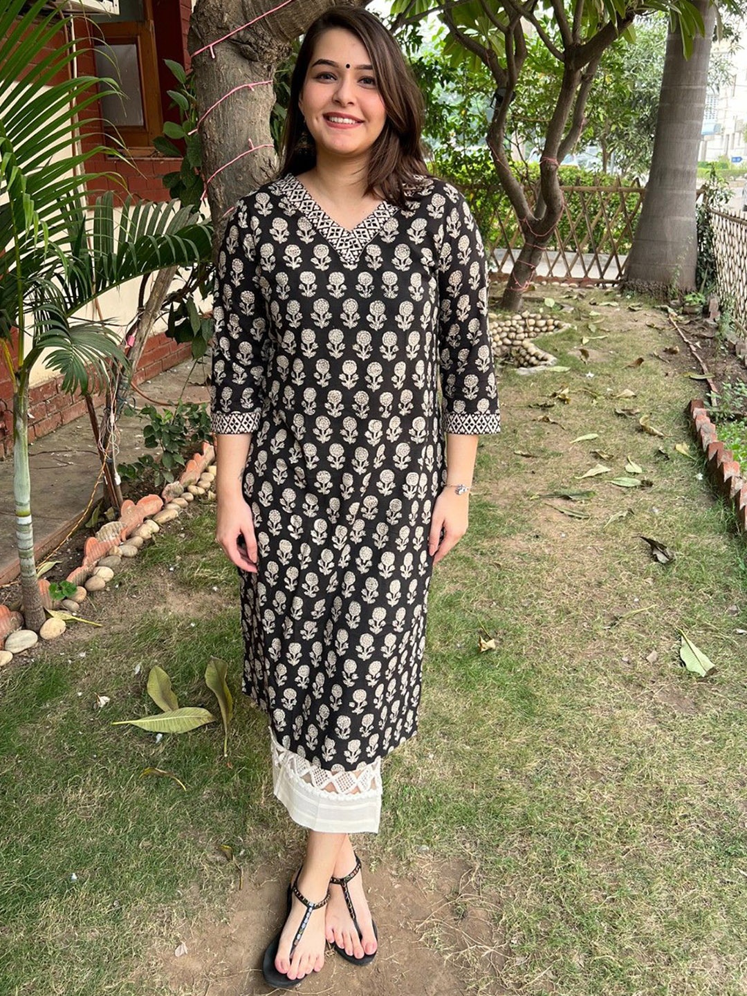 

Sanskritam Floral Printed Kantha Work Cotton Straight Kurta, Black