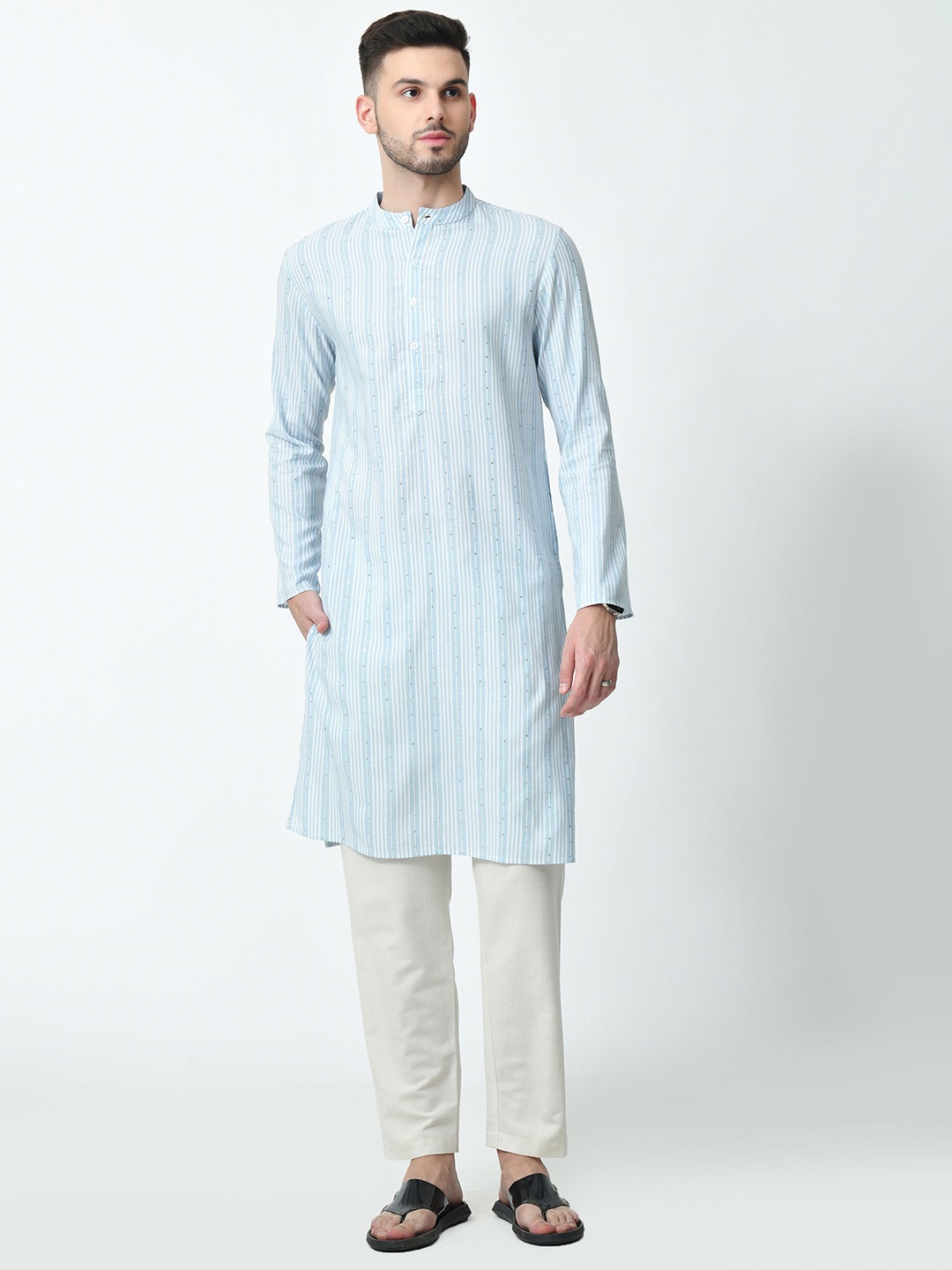 

BAESD Men Embellished Thread Work Kurta, Blue