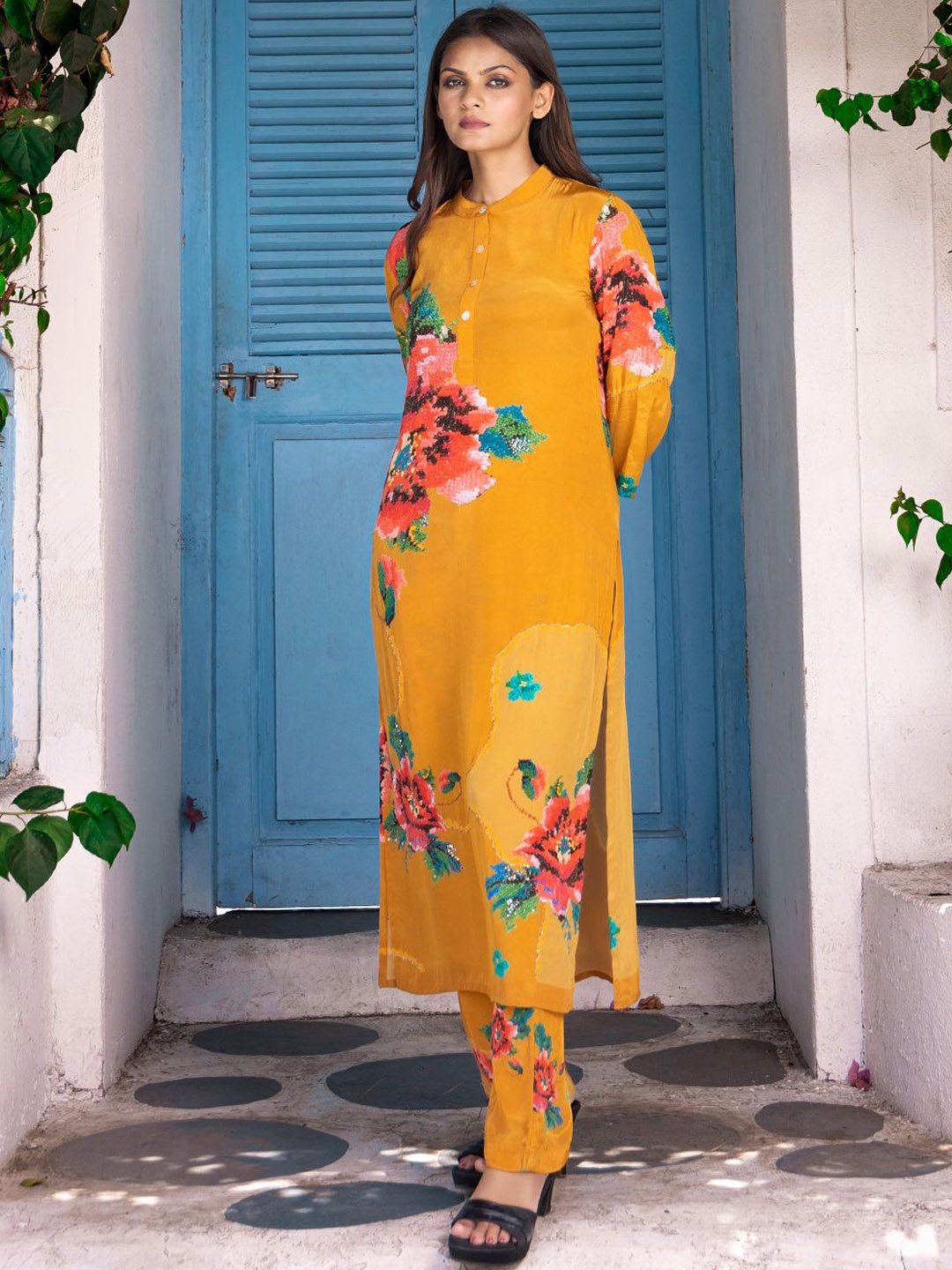 

EARTH O FAB Band Collar Floral Printed Silk Crepe Straight Kurta with Palazzos, Mustard