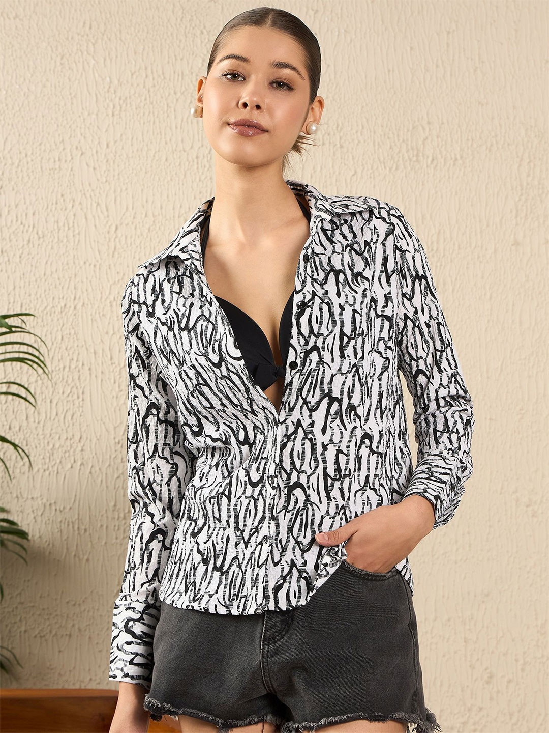 

The Roadster Lifestyle Co. Women Spread Collar Abstract Printed Casual Shirt, White