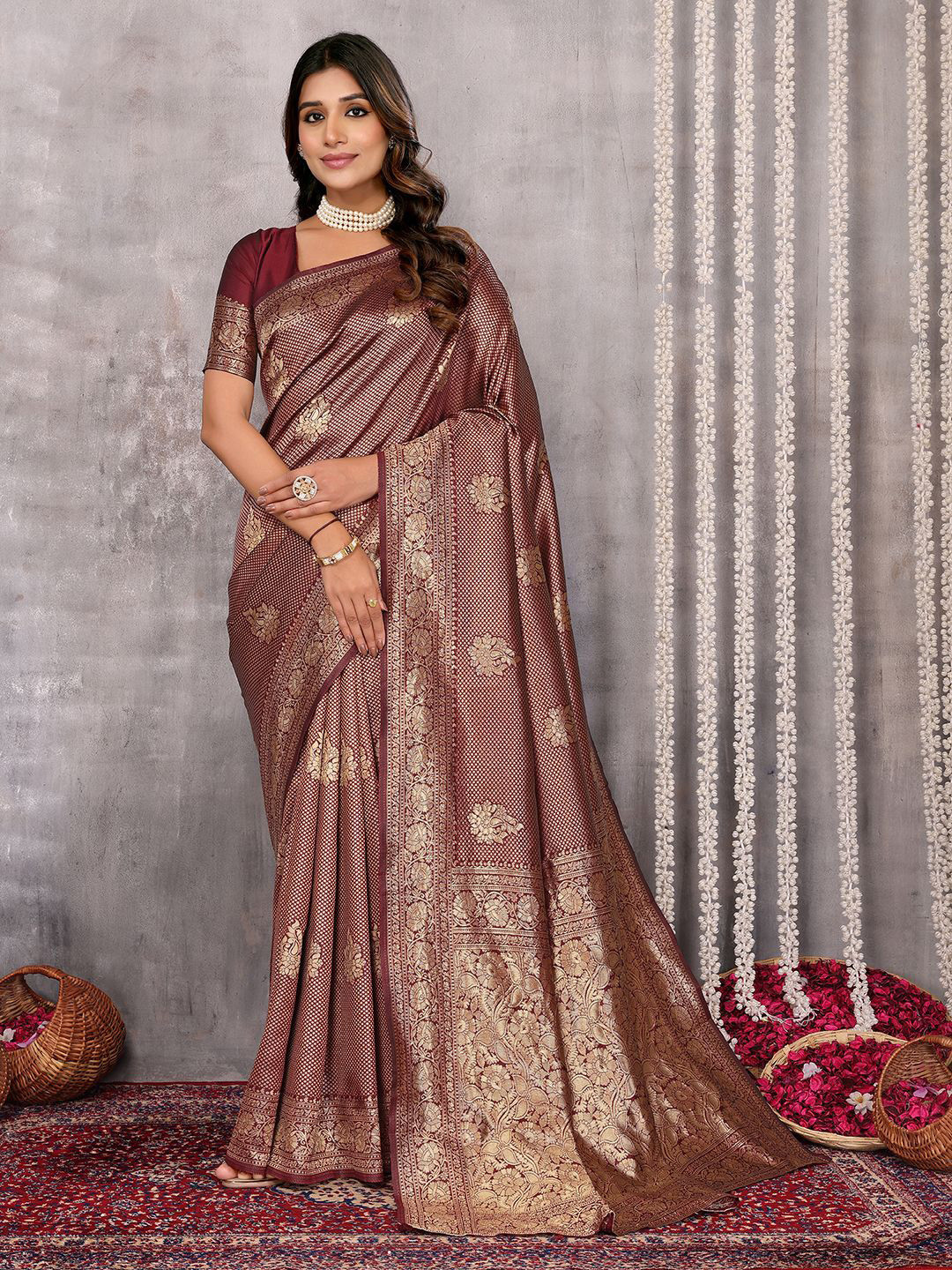 

KALINI Ethnic Motifs Woven Design Zari Banarasi Saree, Maroon