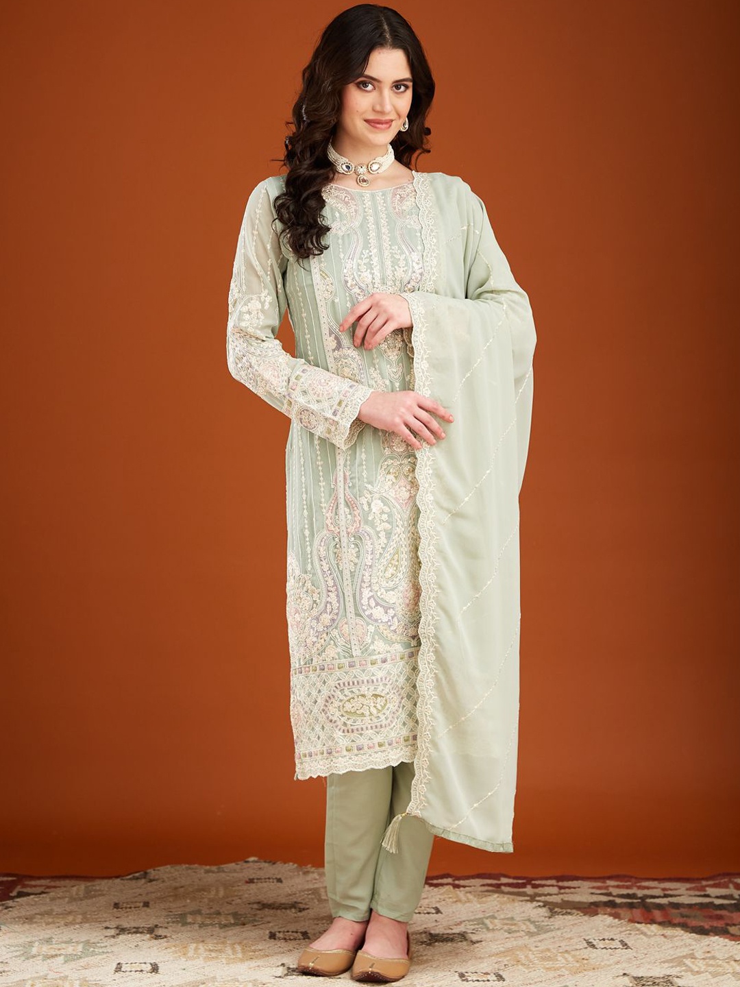 

MAHALASA Women Paisley Embroidered Regular Sequinned Kurta with Trousers & With Dupatta, Green