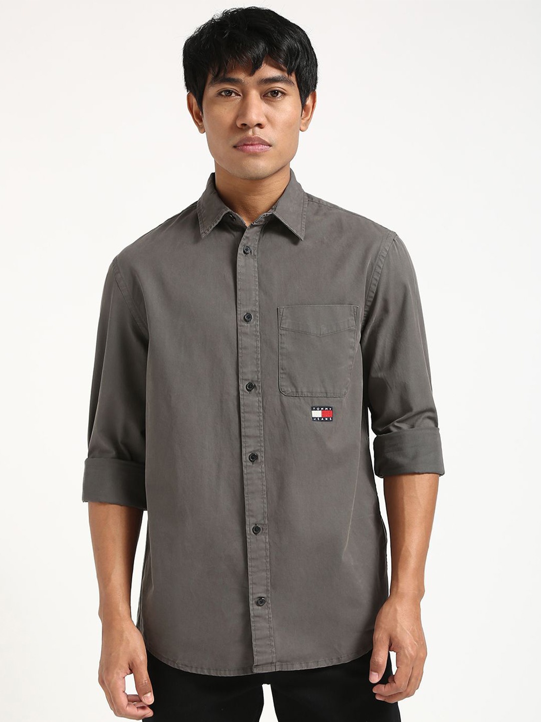 

Tommy Hilfiger Men Spread Collar Solid Cotton Casual Shirt, Grey
