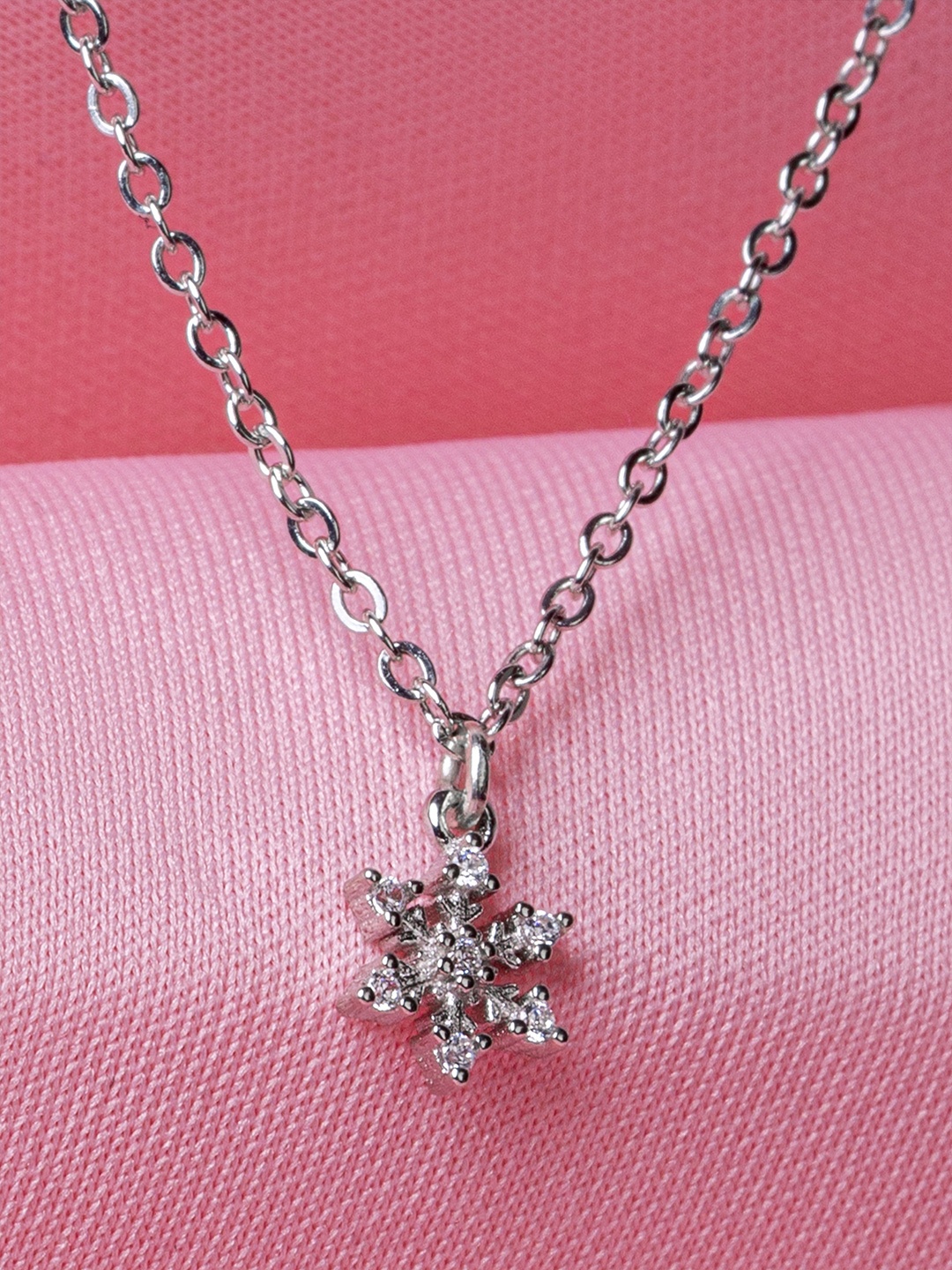 

Silverfied 925 Sterling Silver Rhodium-Plated Stone Studded Snowflake Minimal Chain