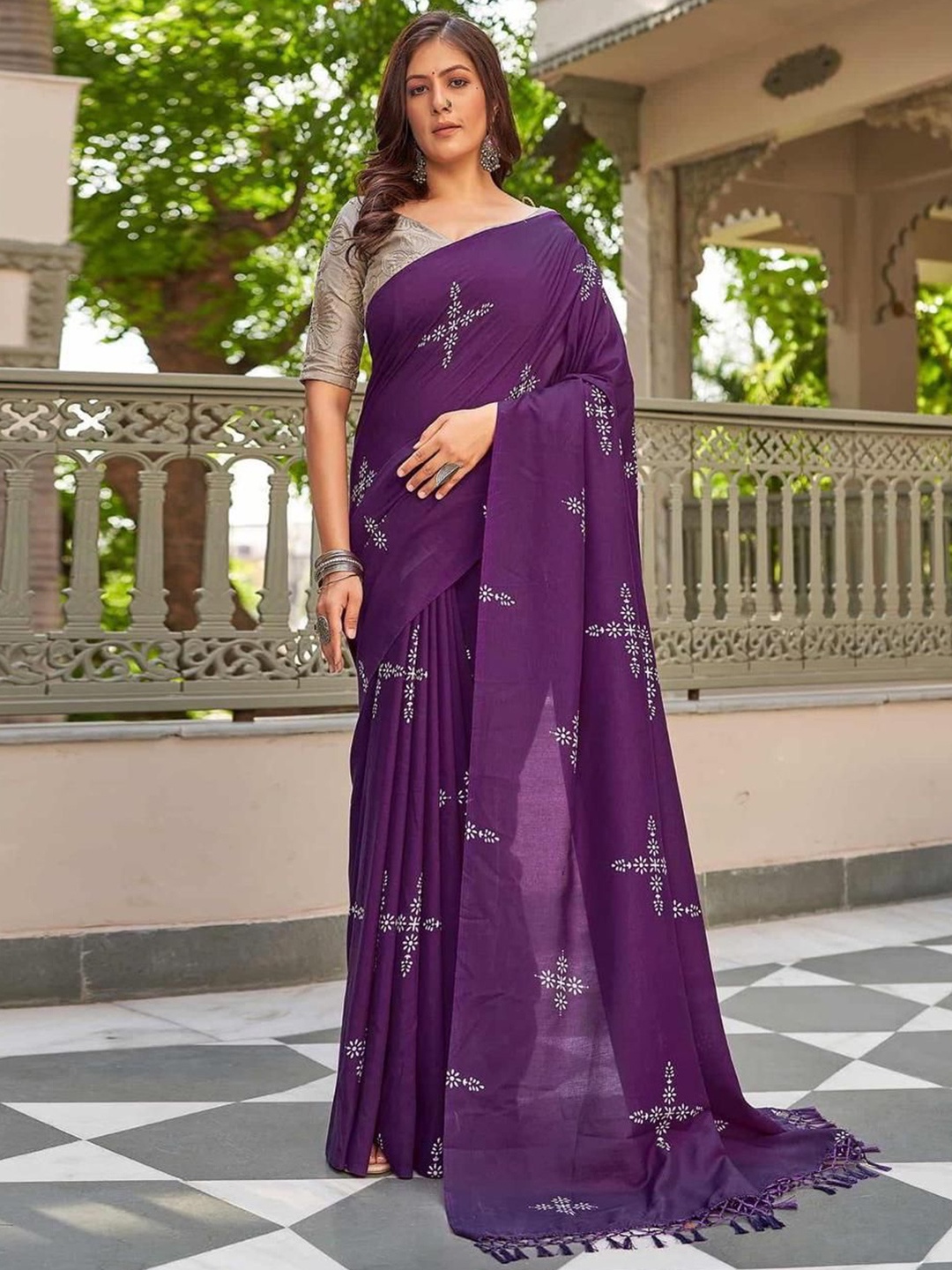 

APNISHA Floral Pure Silk Saree, Purple