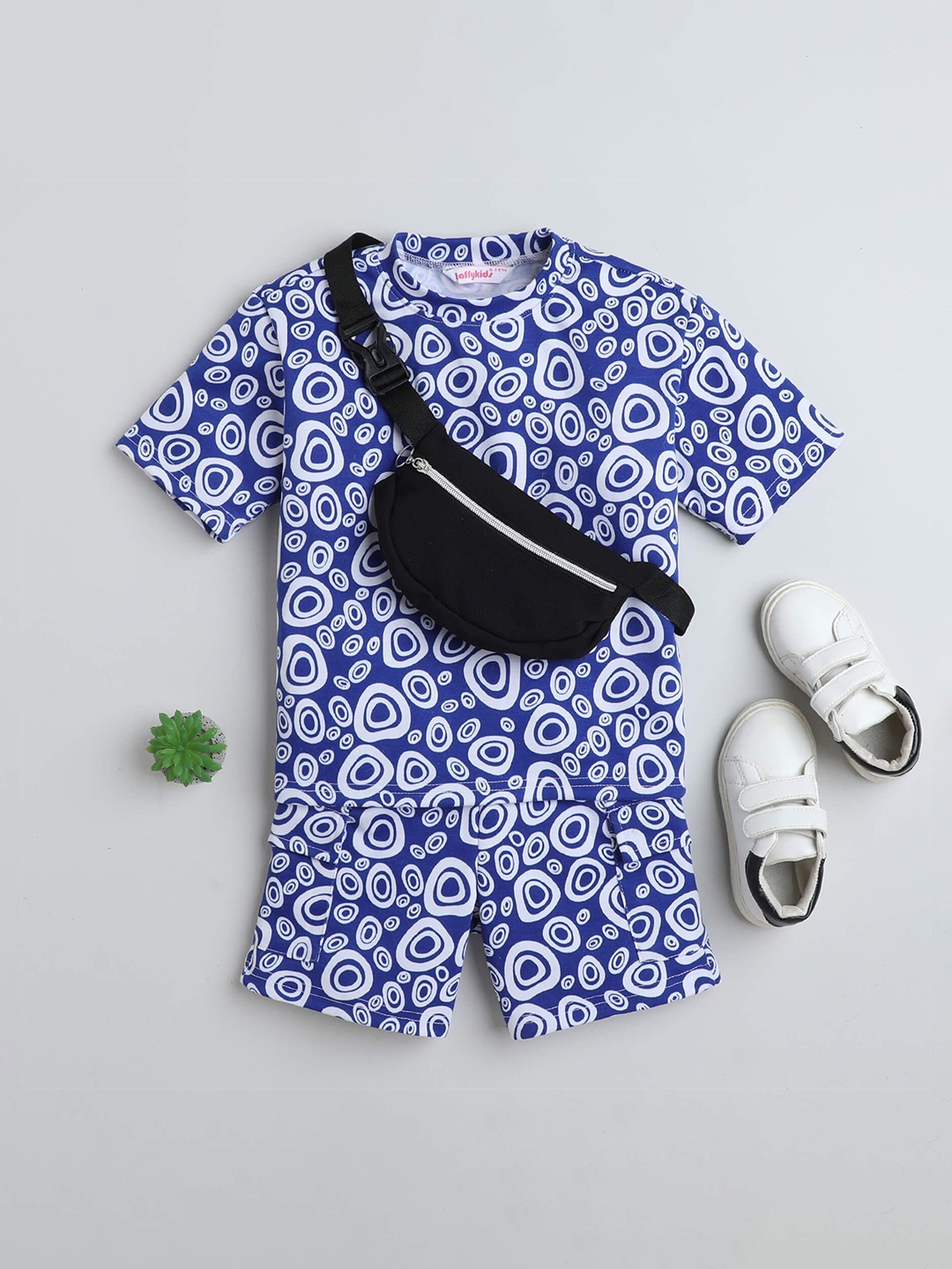 

taffykids Boys Printed T-shirt with Shorts, Blue