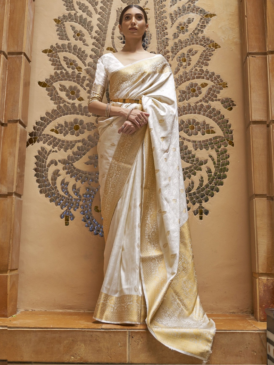 

Rujave Paisley Zari Woven Design Silk Blend Saree, White