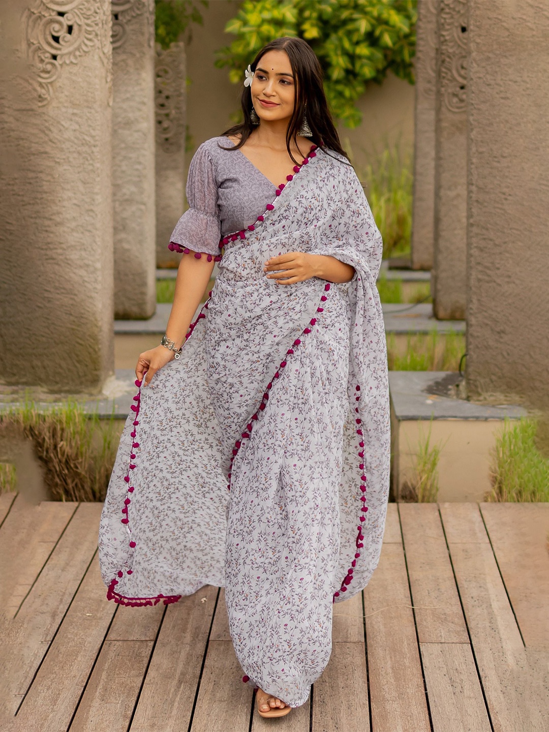 

KALINI Women Ethnic Printed Saree With Blouse Piece, White
