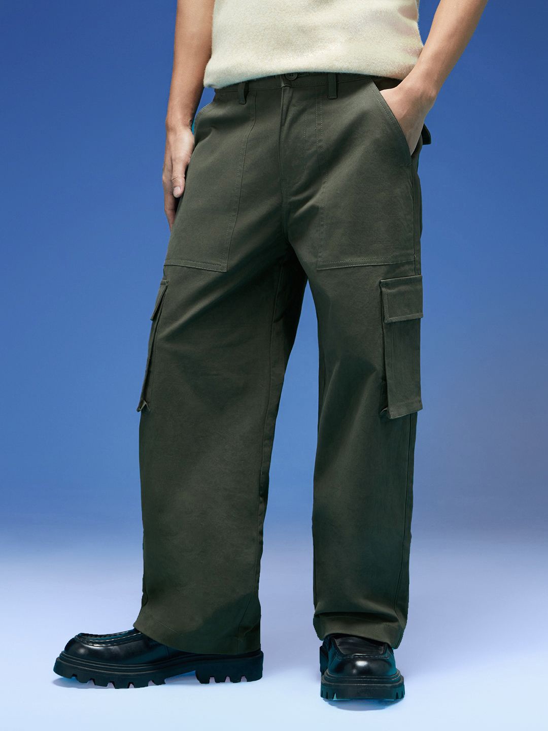 

VEIRDO Men Cotton Relaxed Straight Leg High-Rise Cargos Trousers, Olive