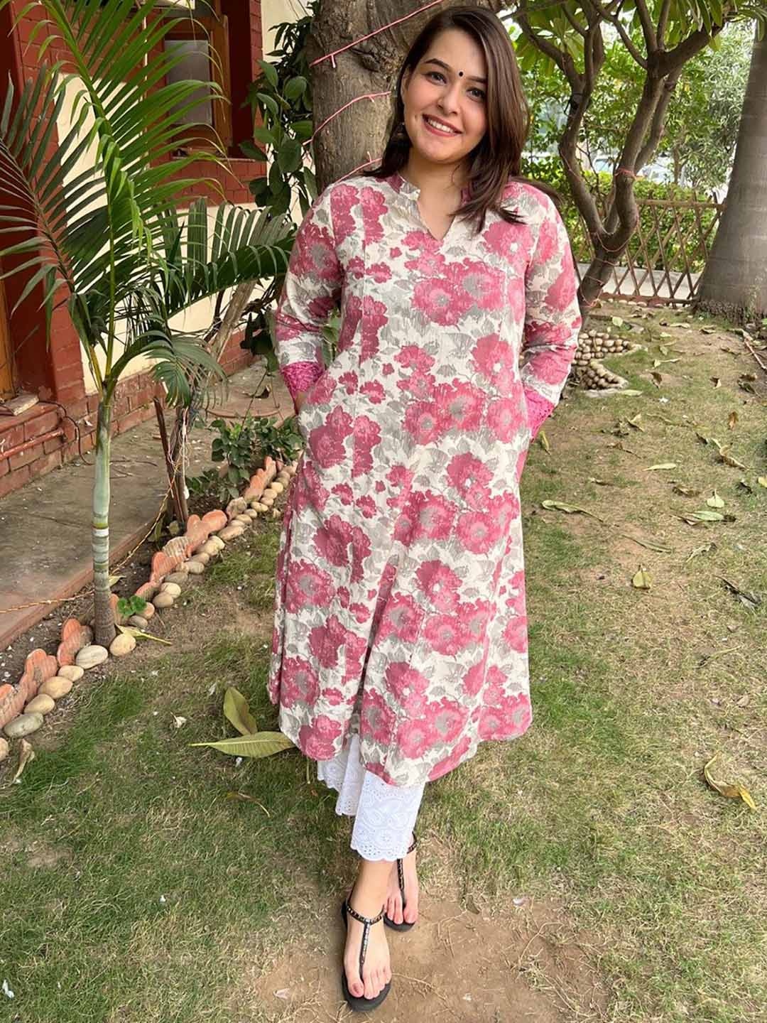 

Sanskritam Floral Printed Cotton Straight Kurta, Cream