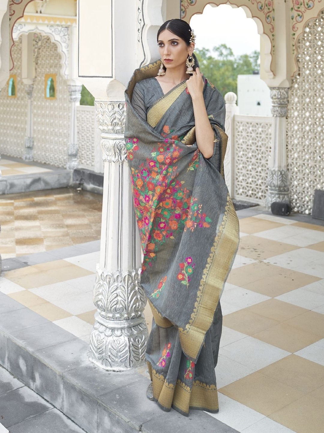 

Rujave Ethnic Motifs Pure Linen Saree, Grey