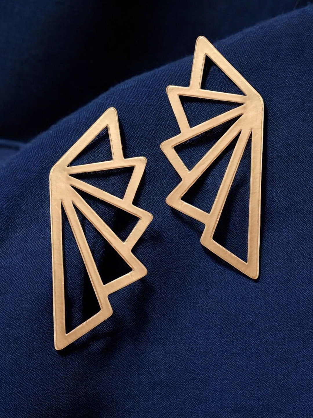 

DressBerry Contemporary Studs, Gold