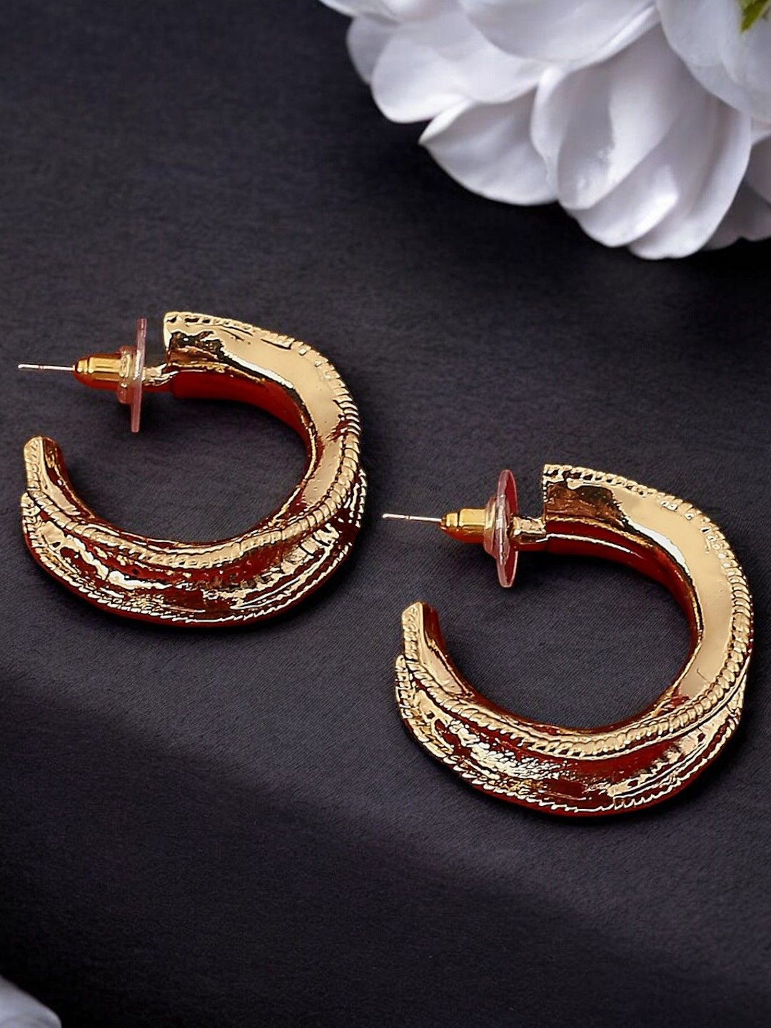 

DressBerry Gold-Toned Contemporary Hoop Earrings