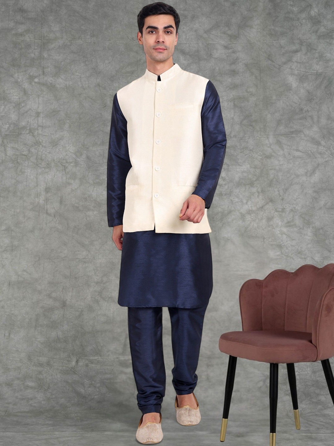 

SKAVIJ Mandarin Collar Straight Silk Blend Kurta With Pyjamas & Nehru Jacket, Off white
