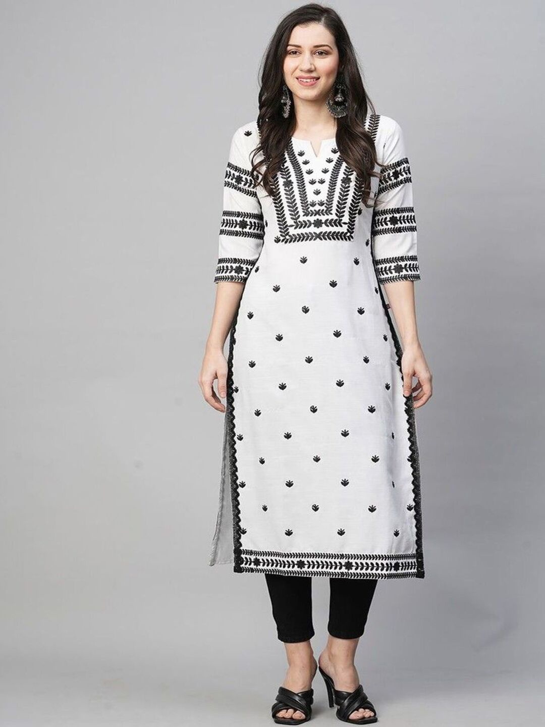 

SHIJILA Women Geometric Striped Cold-Shoulder Sleeves Mirror Work Anarkali Kurta, White