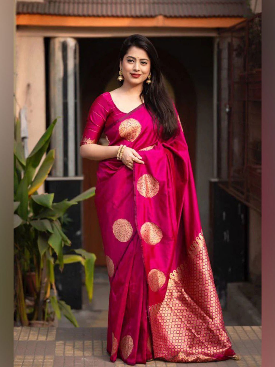 

KALINI Woven Design Banarasi Saree, Pink