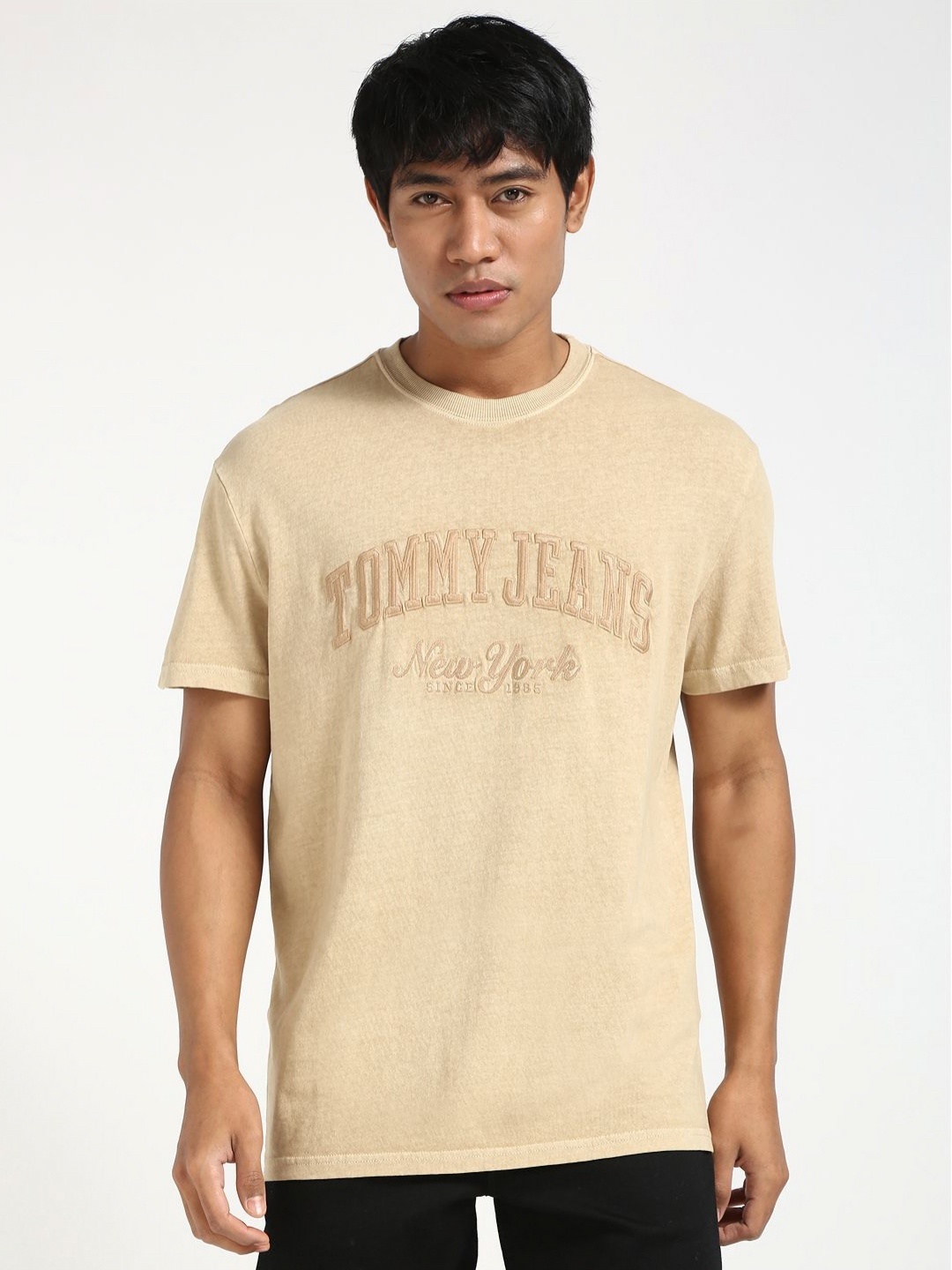 

Tommy Hilfiger Men Typography Embroidered Pure Cotton T-shirt, Beige