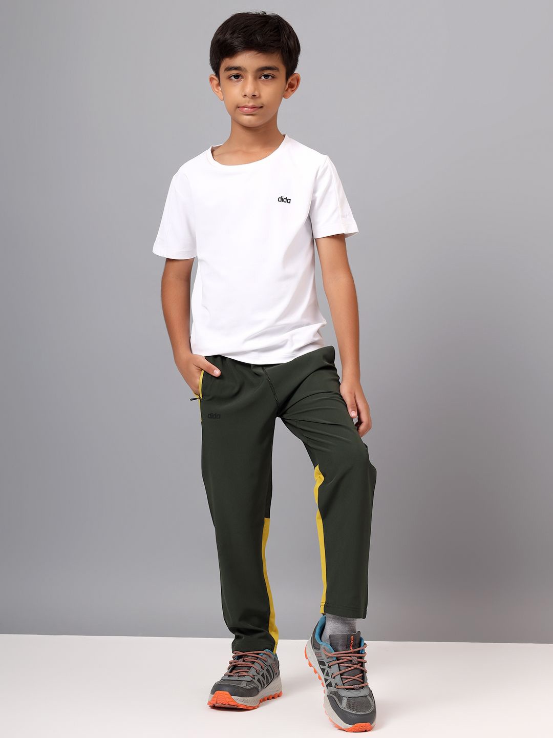 

DIDA Boys Mid Rise Dry Fit Track Pants, Green