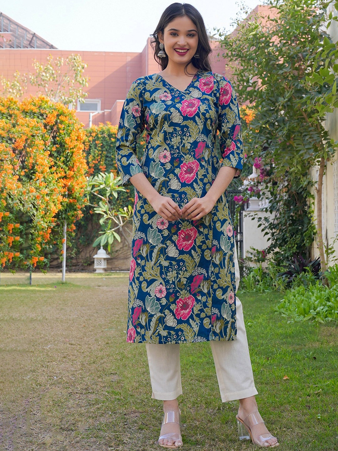 

Vbuyz Floral Printed V-Neck Three-Quarter Sleeves Pure Cotton Straight Kurta, Navy blue