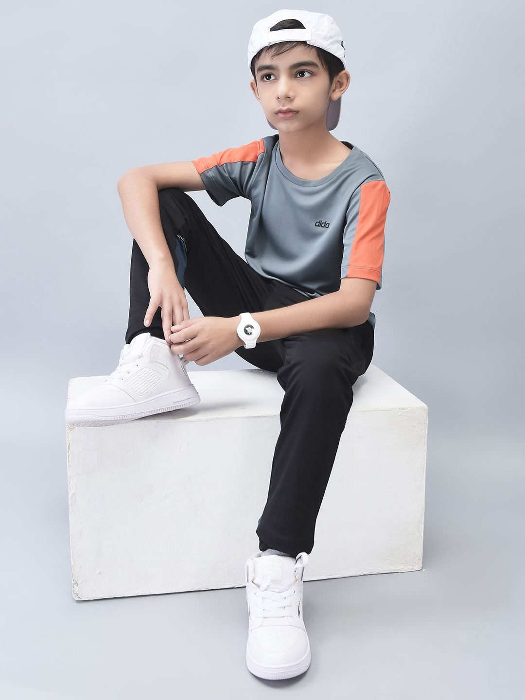 

DIDA Boys Dri-FIT Solid Round Neck T-shirt, Grey