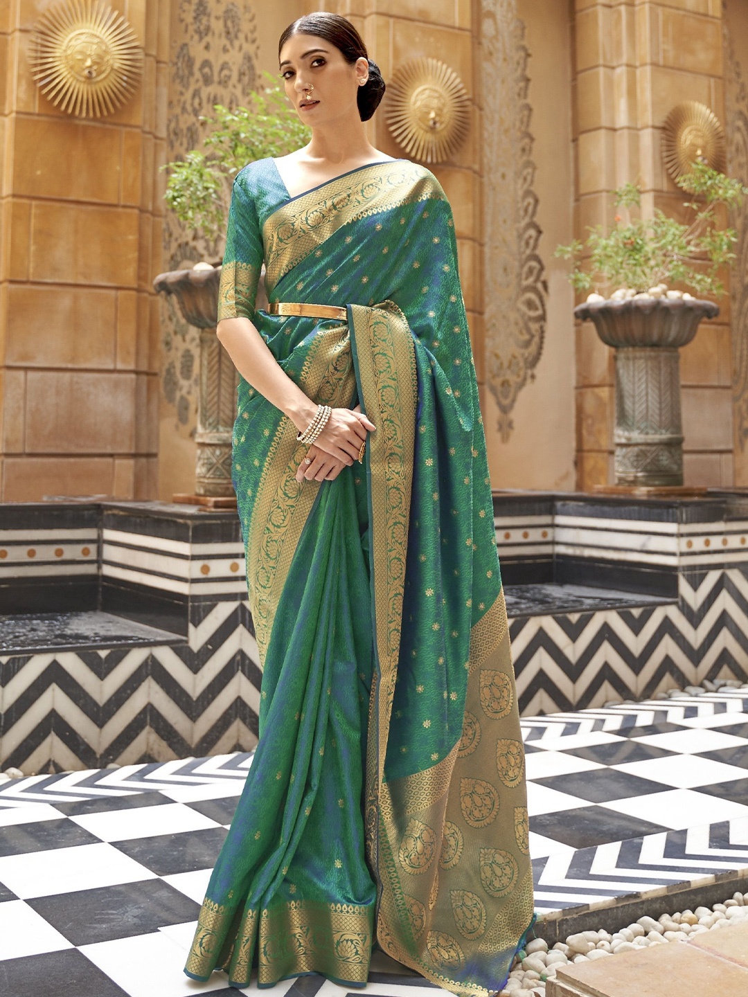 

Rujave Woven Design Kanjeevaram Saree, Green