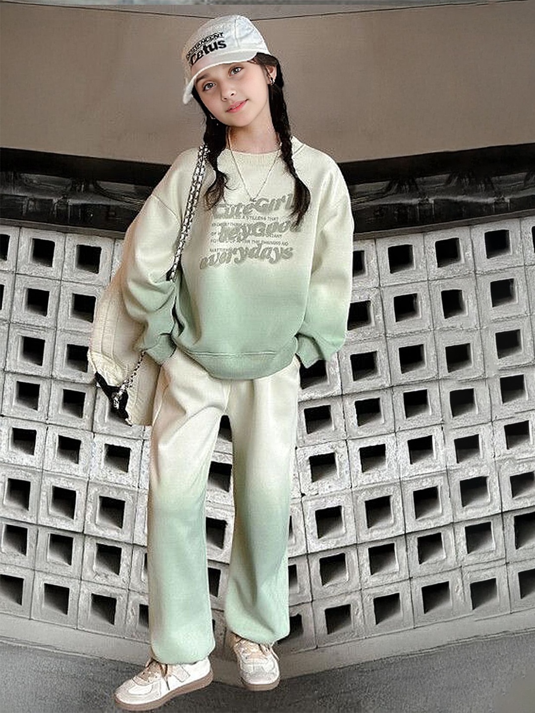 

FOREVER FRIDAY Girls Printed T-shirt with Trousers, Green