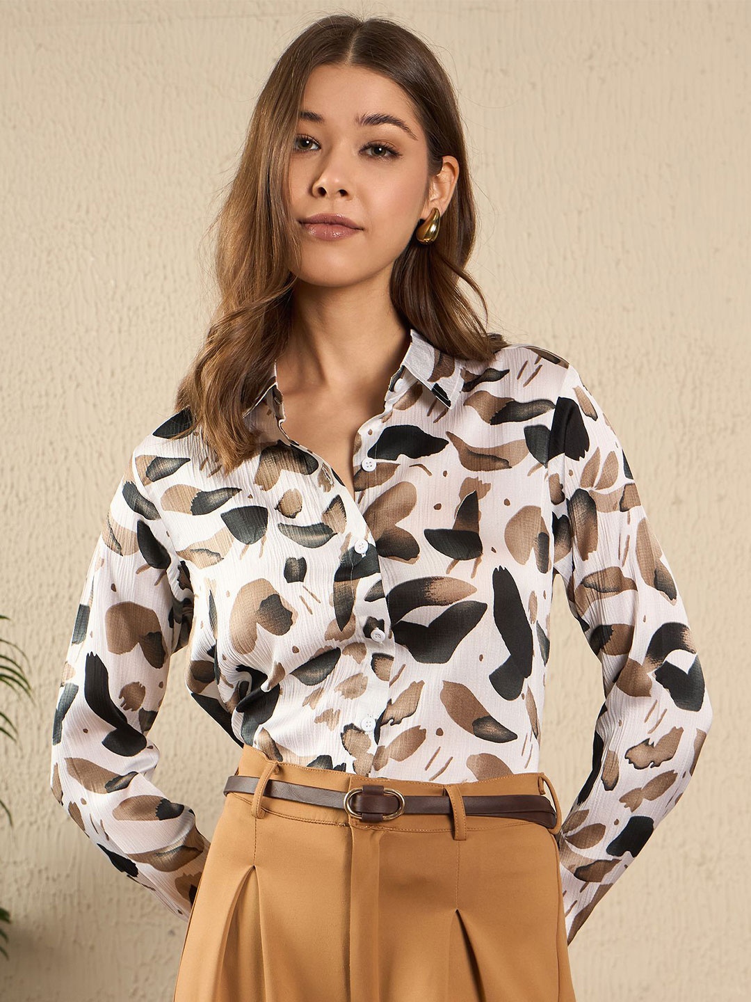

The Roadster Lifestyle Co. Women Spread Collar Abstract Printed Casual Shirt, White